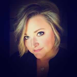 Meet your Posher, Holli